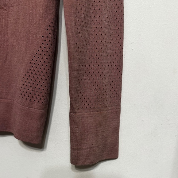 Lululemon Breeze by Long-sleeved Top, Woman Size 6, Mauve Pink - Picture 5 of 5